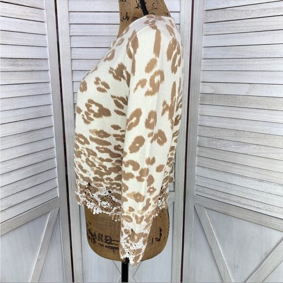 Chico’s Charlee Cheetah Lace Hem Crop Cardigan Sweater Cream Tan Small - Picture 2 of 13
